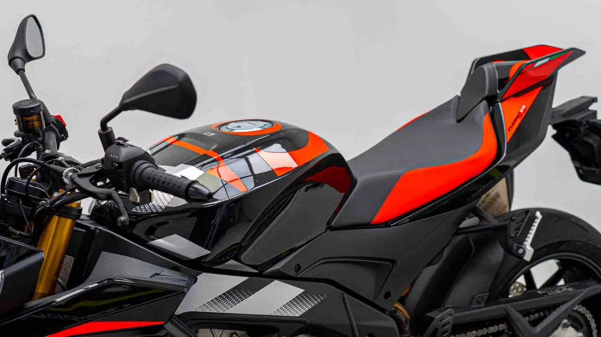 Aprilia Tuono V4 Factory (2025 - 26) (2)