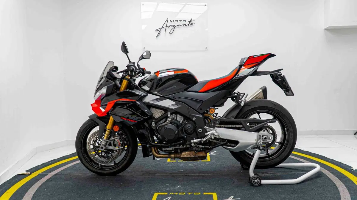 Aprilia Tuono V4 Factory (2025 - 26) (11)