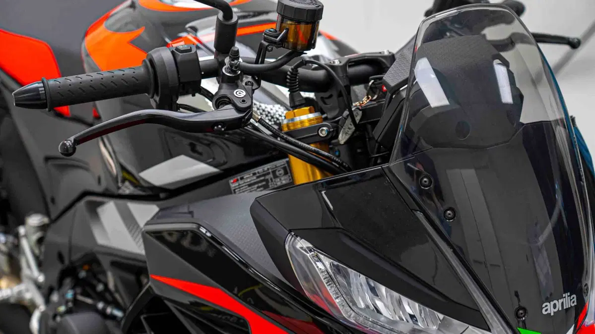 Aprilia Tuono V4 Factory (2025 - 26) (14)