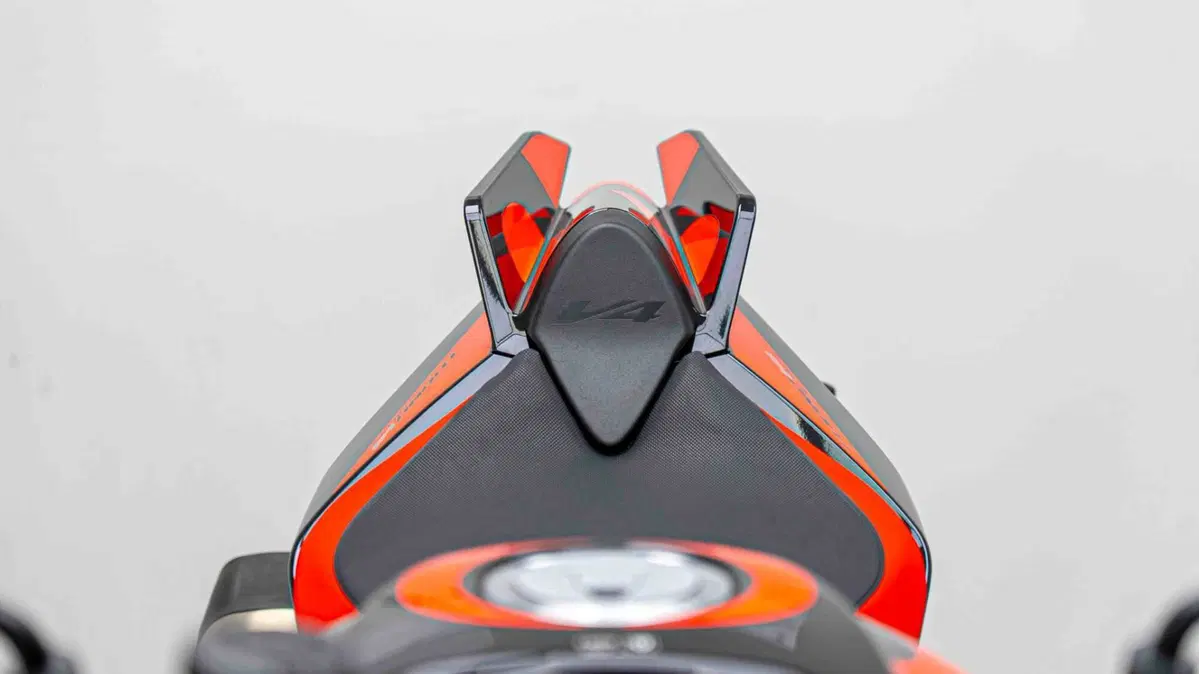 Aprilia Tuono V4 Factory (2025 - 26) (17)