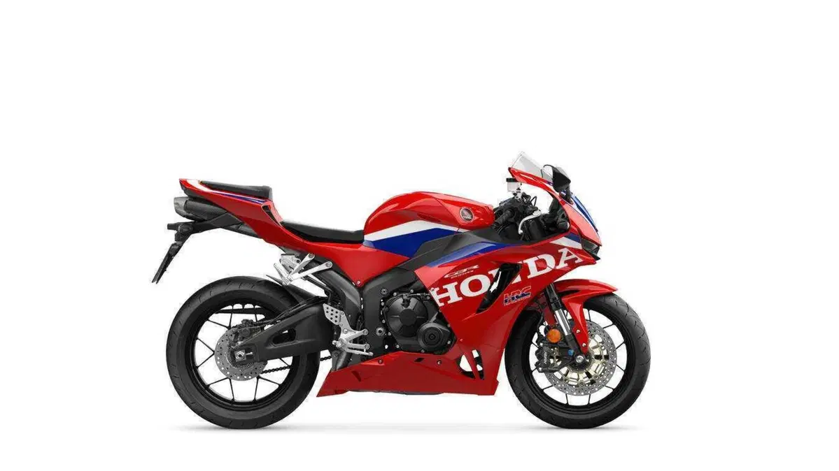 Honda CBR600RR 2027, ora frena come la Fireblade e le alette spariscono