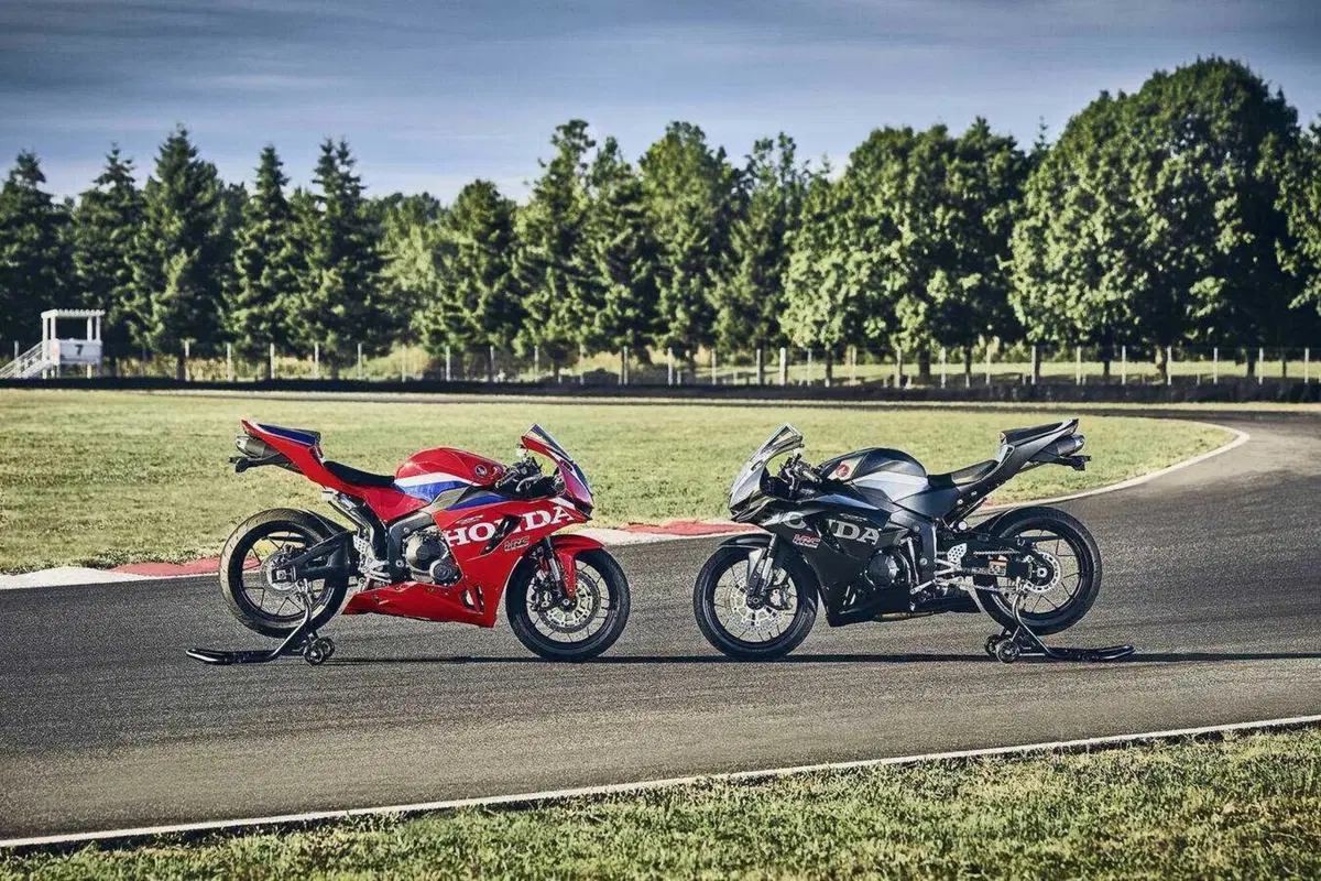 Honda CBR600RR 2027, ora frena come la Fireblade e le alette spariscono (14)