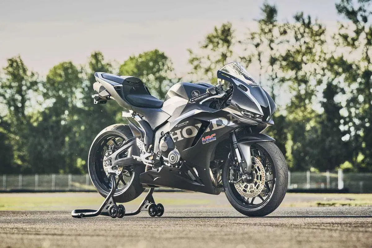 Honda CBR600RR 2027, ora frena come la Fireblade e le alette spariscono (15)