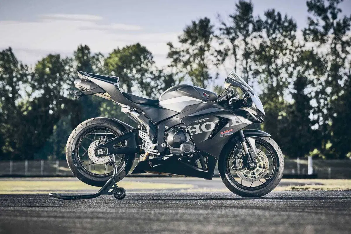 Honda CBR600RR 2027, ora frena come la Fireblade e le alette spariscono (17)