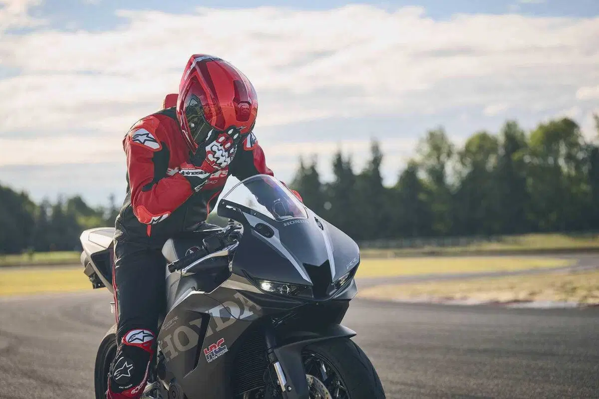 Honda CBR600RR 2027, ora frena come la Fireblade e le alette spariscono (20)