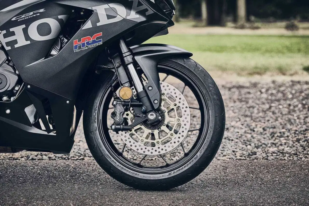 Honda CBR600RR 2027, ora frena come la Fireblade e le alette spariscono (26)
