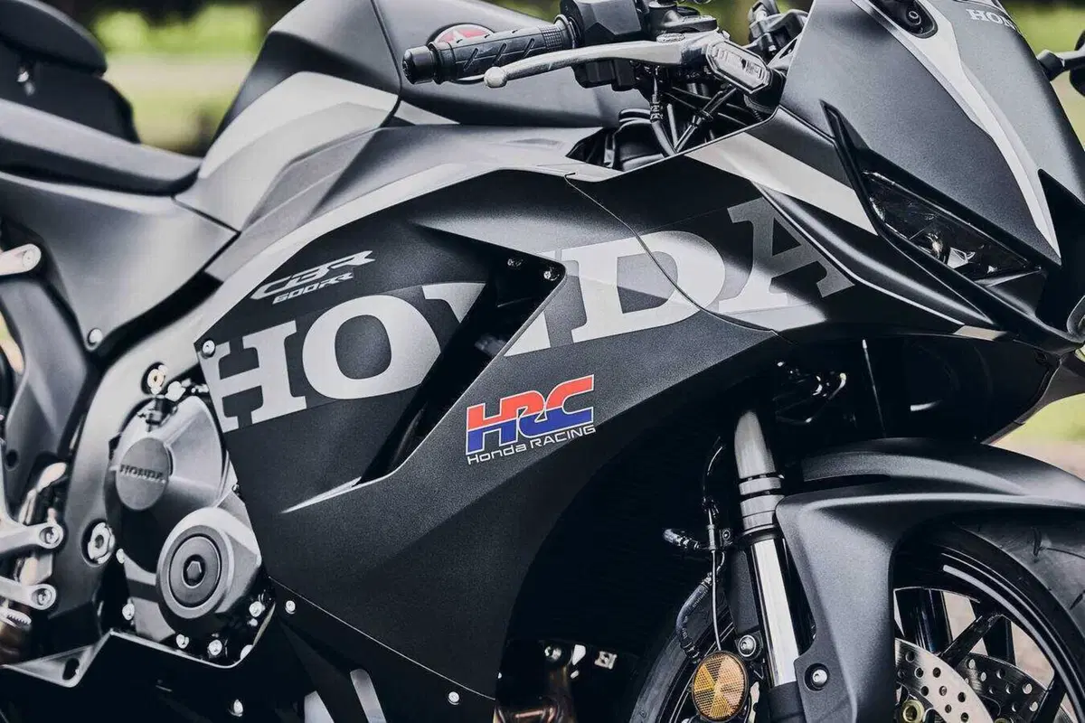 Honda CBR600RR 2027, ora frena come la Fireblade e le alette spariscono (27)