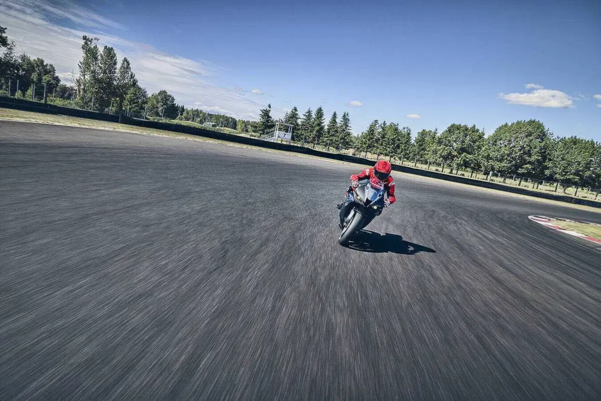 Honda CBR600RR 2027, ora frena come la Fireblade e le alette spariscono (28)