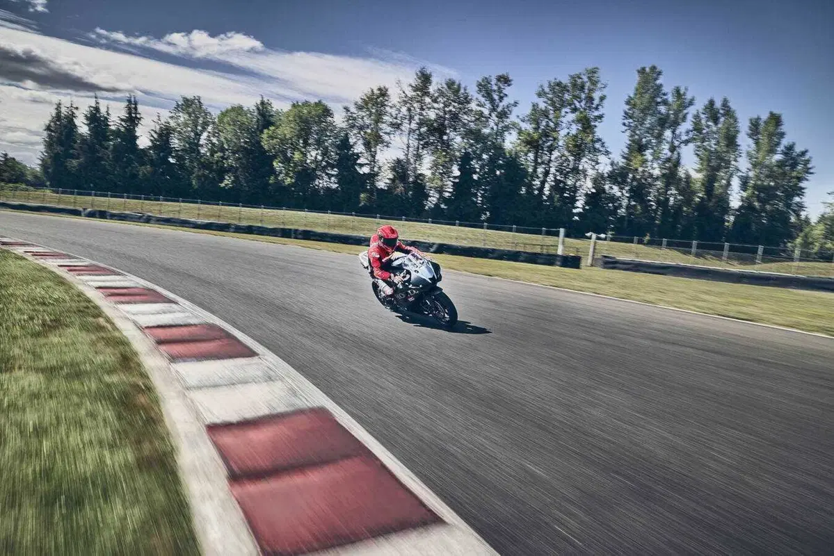 Honda CBR600RR 2027, ora frena come la Fireblade e le alette spariscono (29)