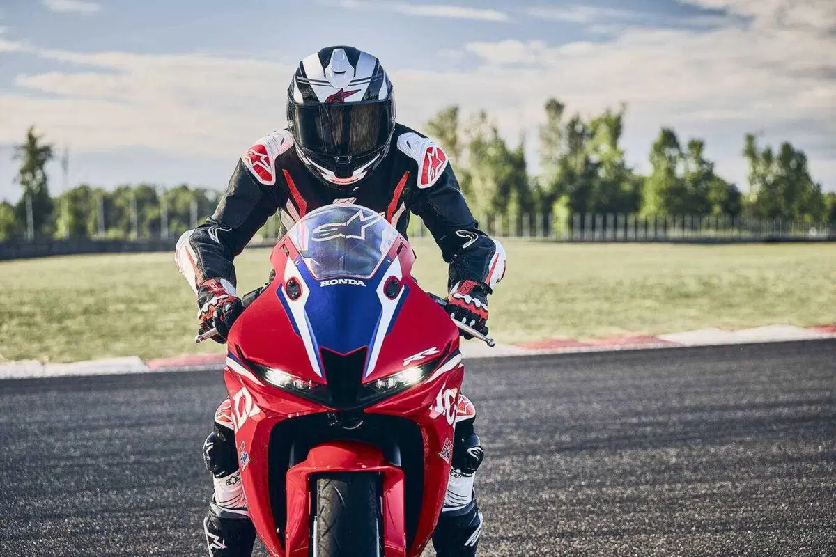 Honda CBR600RR 2027, ora frena come la Fireblade e le alette spariscono (32)