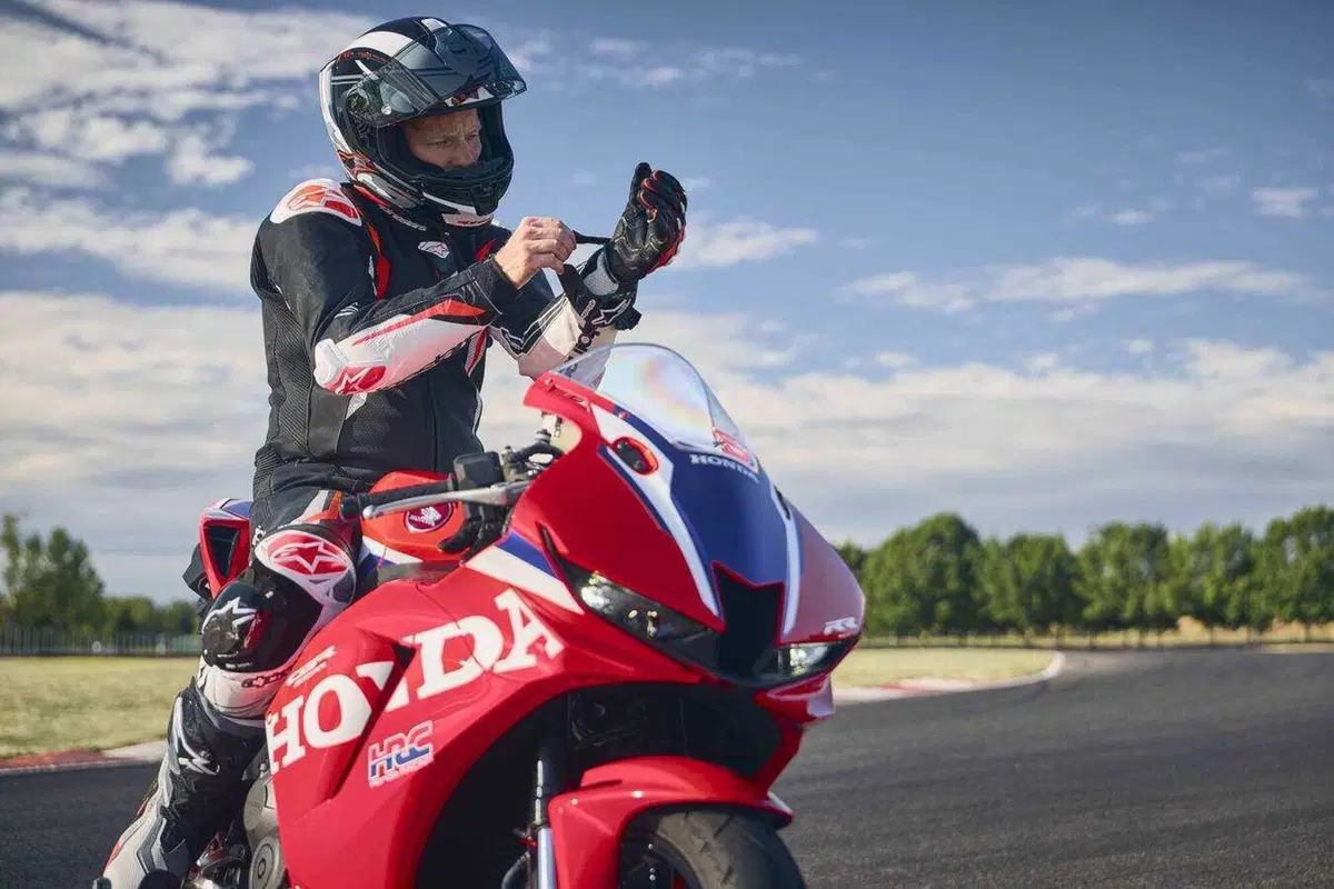 Honda CBR600RR 2027, ora frena come la Fireblade e le alette spariscono (34)