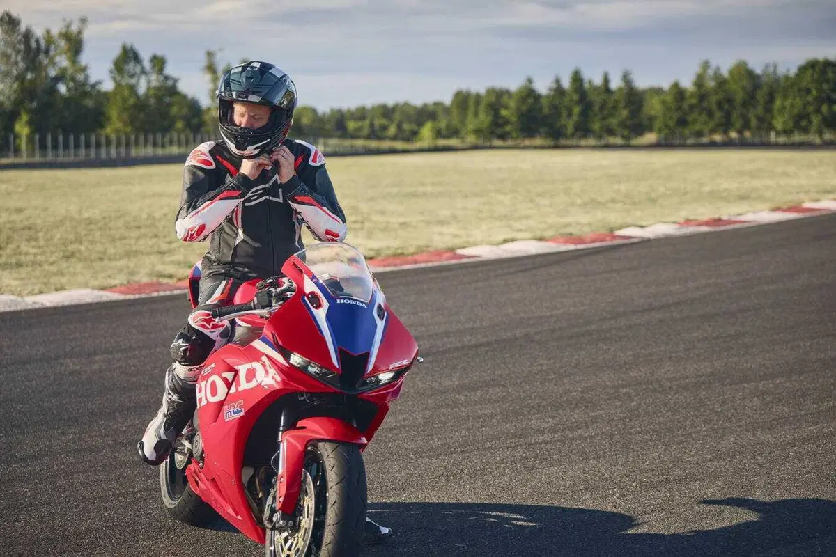 Honda CBR600RR 2027, ora frena come la Fireblade e le alette spariscono (36)
