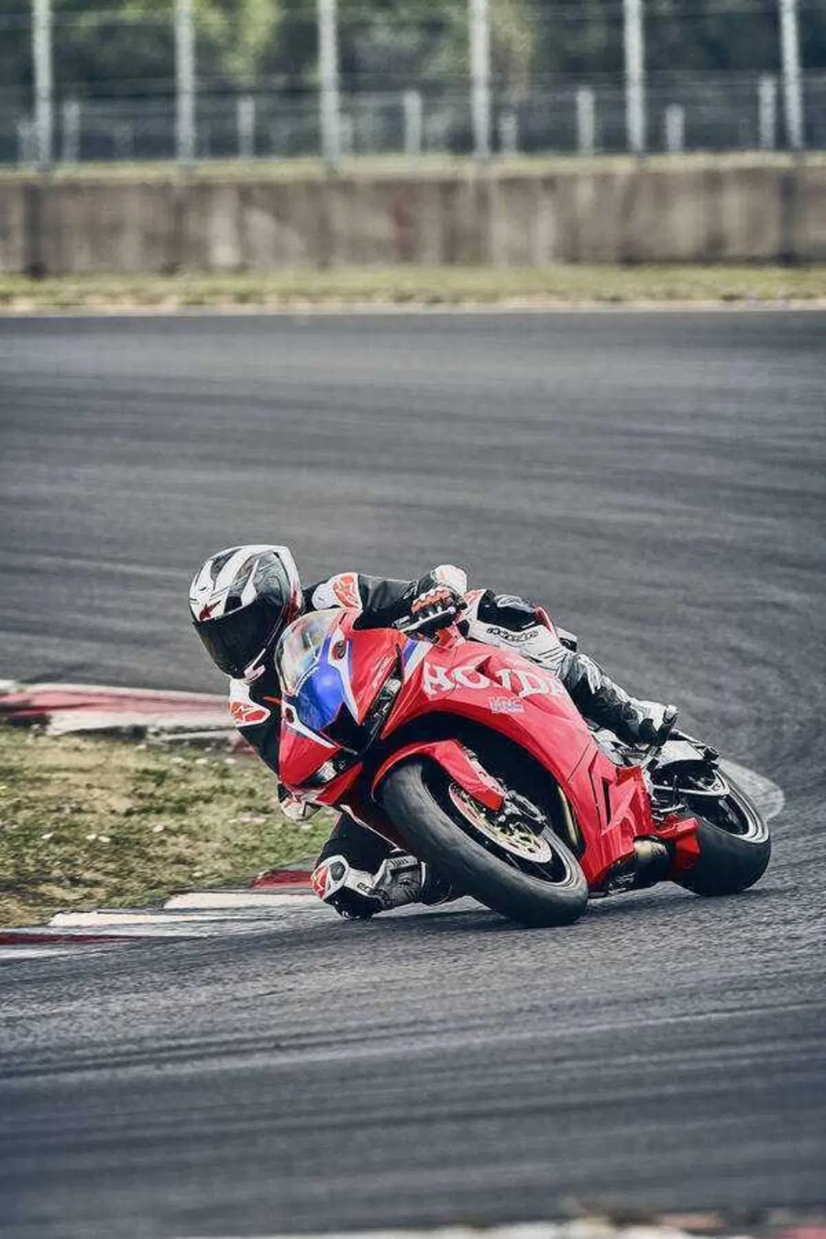 Honda CBR600RR 2027, ora frena come la Fireblade e le alette spariscono (44)