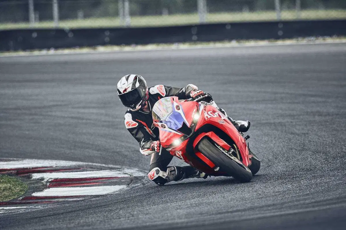 Honda CBR600RR 2027, ora frena come la Fireblade e le alette spariscono (48)