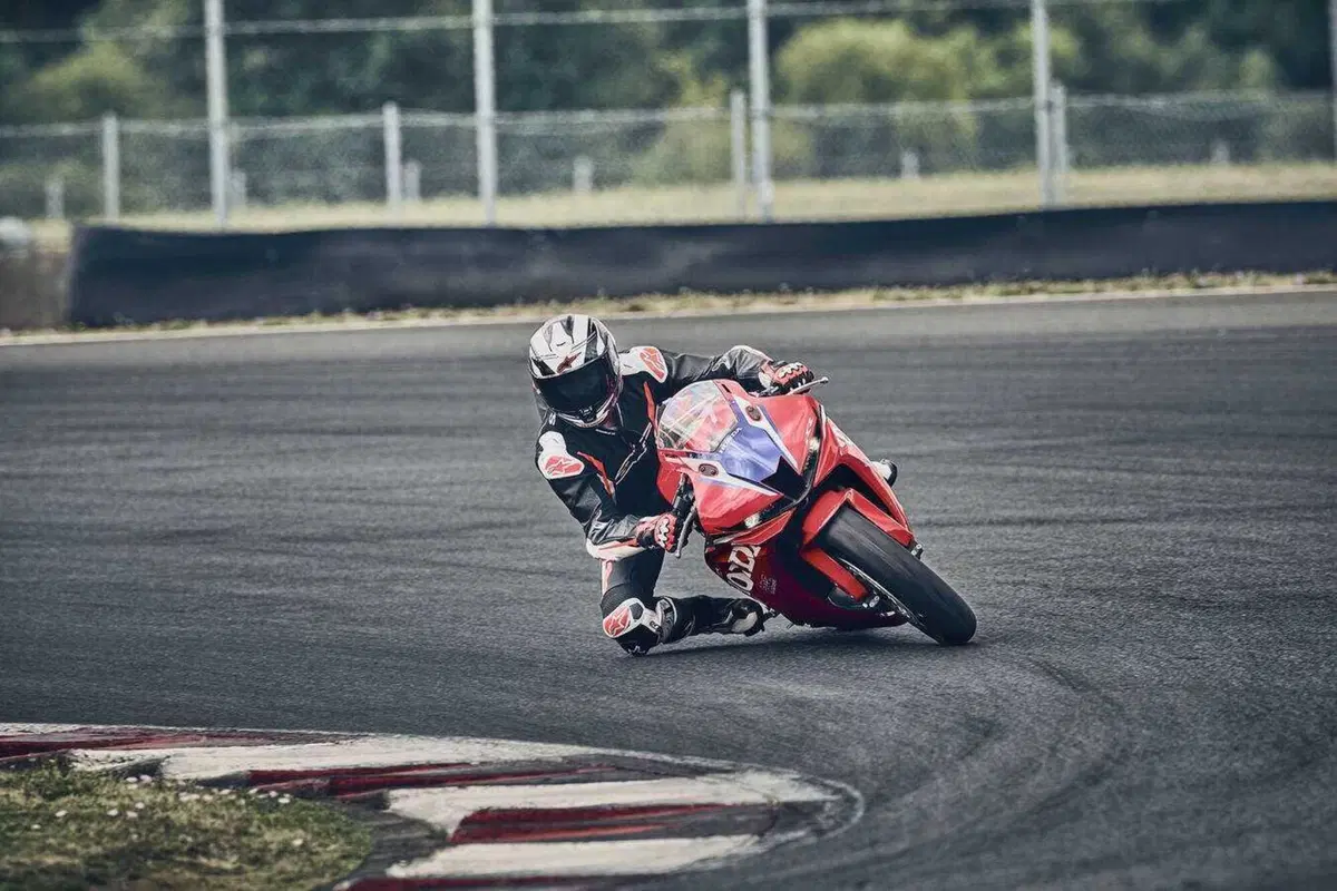 Honda CBR600RR 2027, ora frena come la Fireblade e le alette spariscono (49)