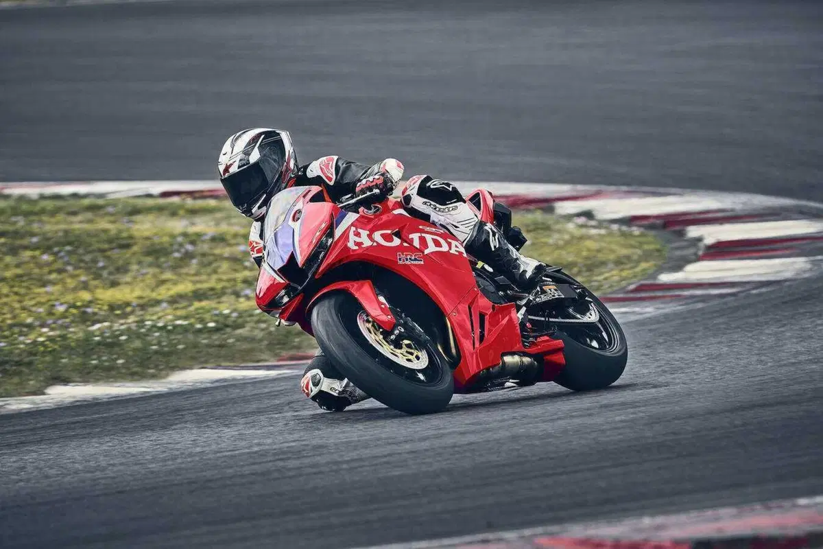 Honda CBR600RR 2027, ora frena come la Fireblade e le alette spariscono (52)