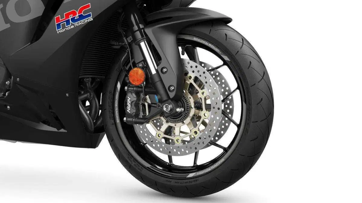 Honda CBR600RR 2027, ora frena come la Fireblade e le alette spariscono (64)