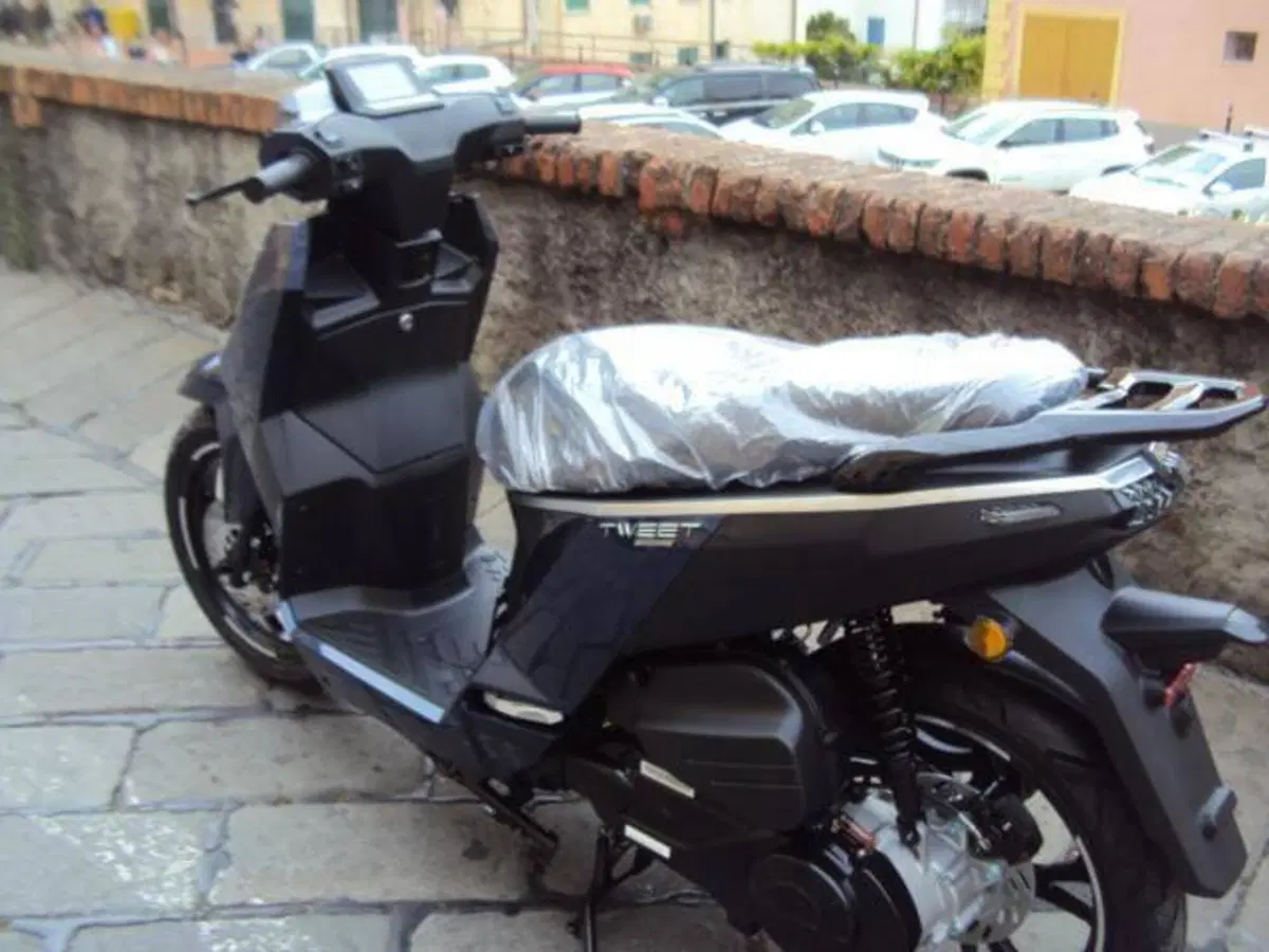 Peugeot Tweet 125 FL Active (2025 - 26) (5)