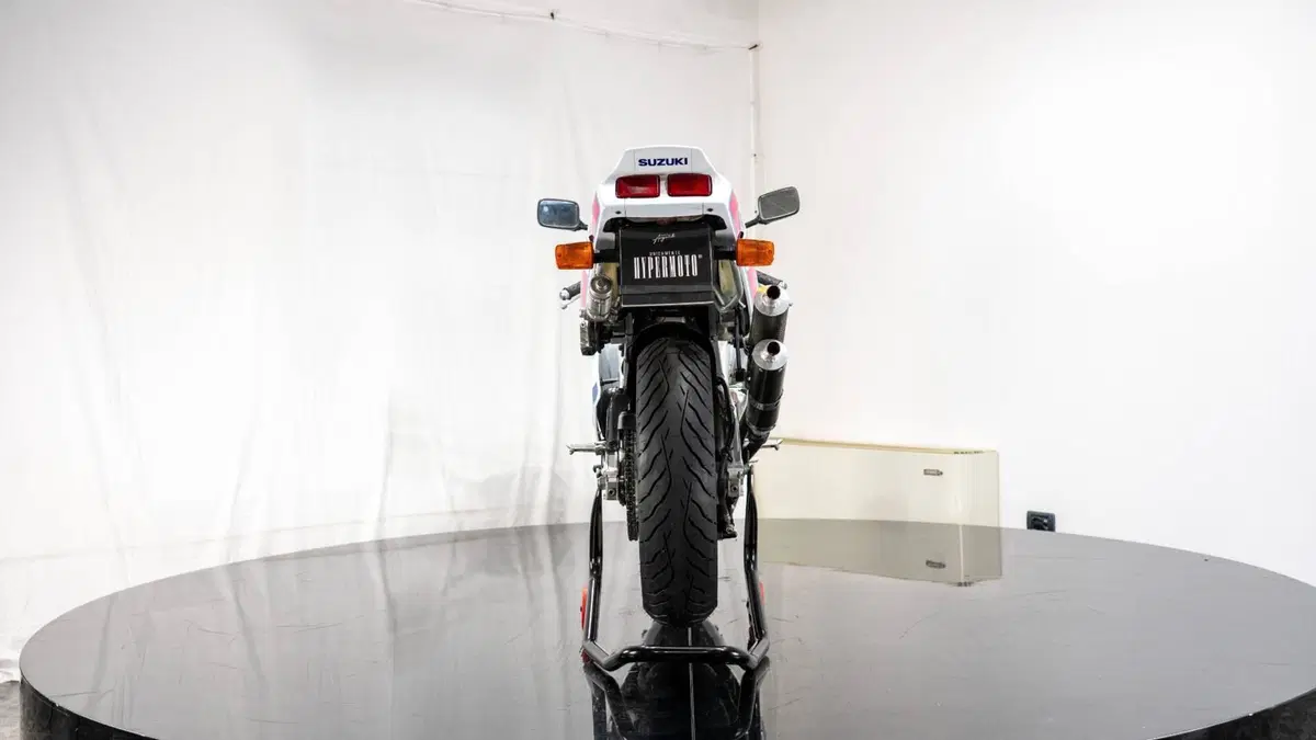 Suzuki RGV 250 VJ22 (9)