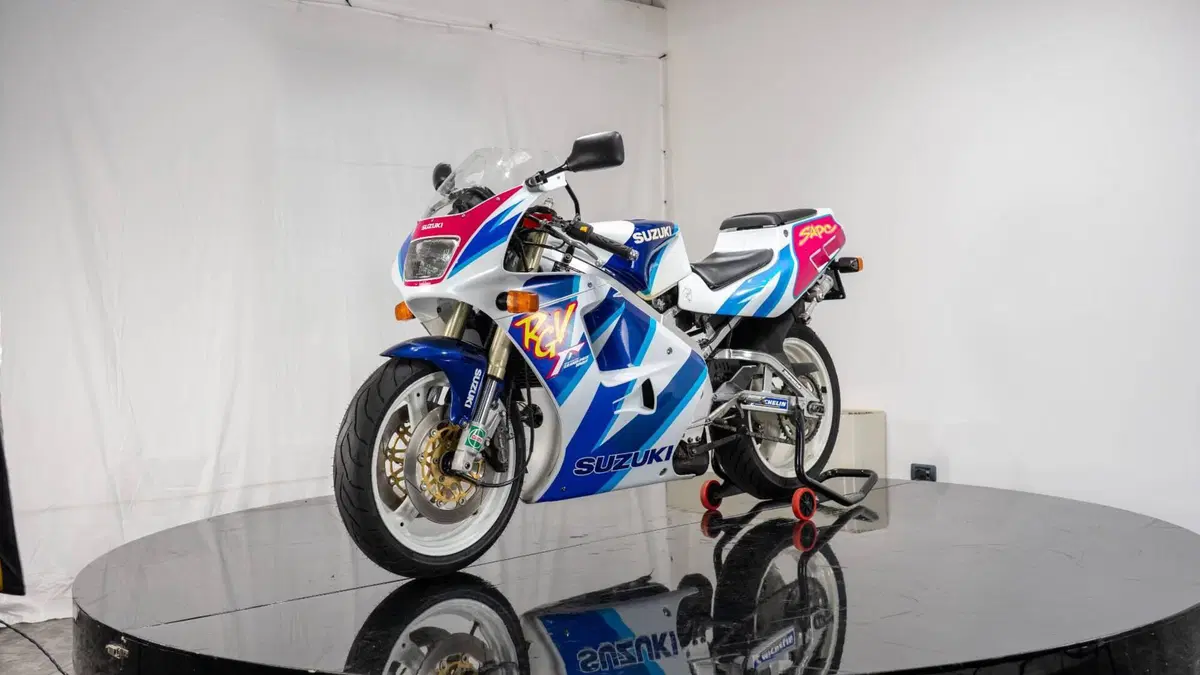 Suzuki RGV 250 VJ22 (12)