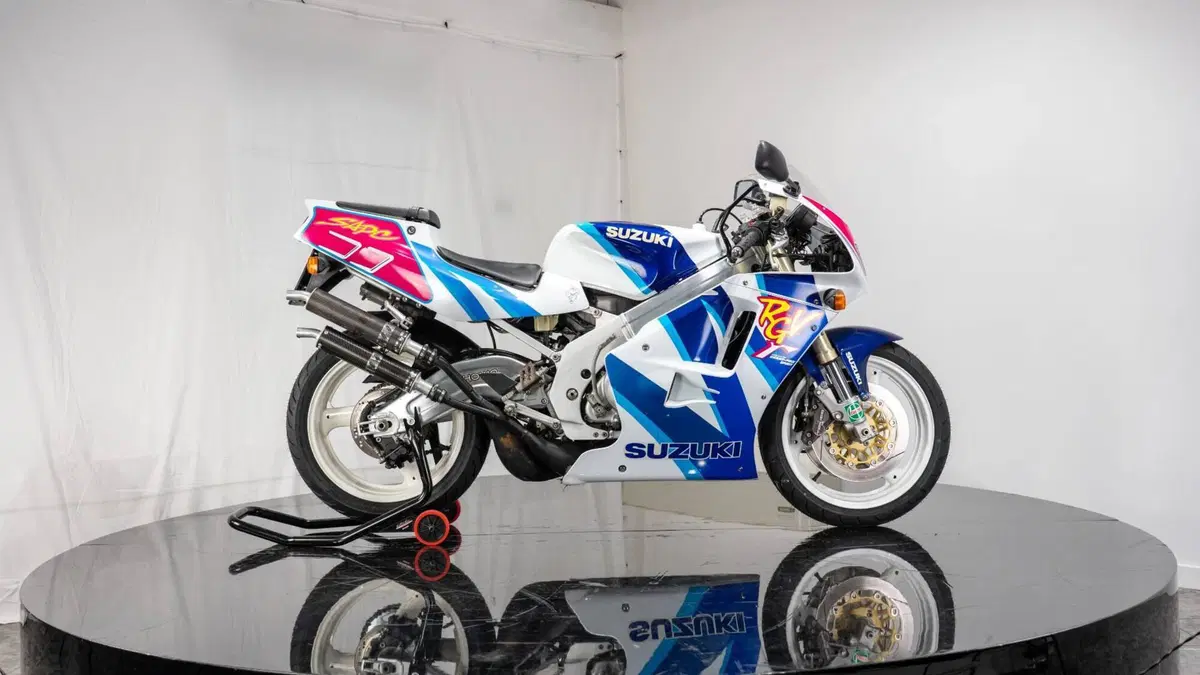 Suzuki RGV 250 VJ22 (15)