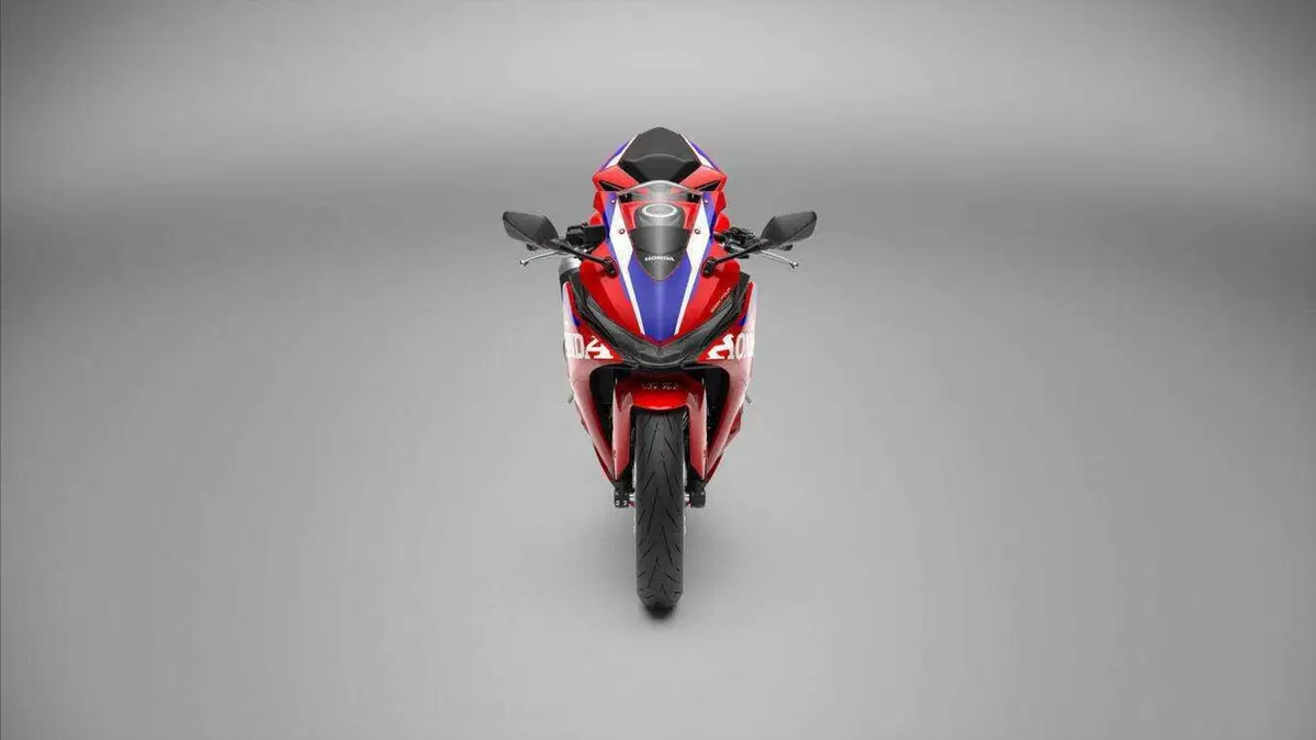 Honda CBR500R Four: quattro cilindri, 72 CV ed E-Clutch di serie. E non è la CBR500R che conosci (8)