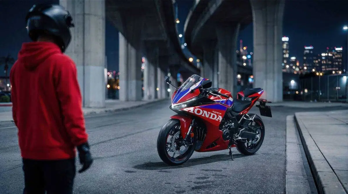 Honda CBR500R Four: quattro cilindri, 72 CV ed E-Clutch di serie. E non è la CBR500R che conosci (10)