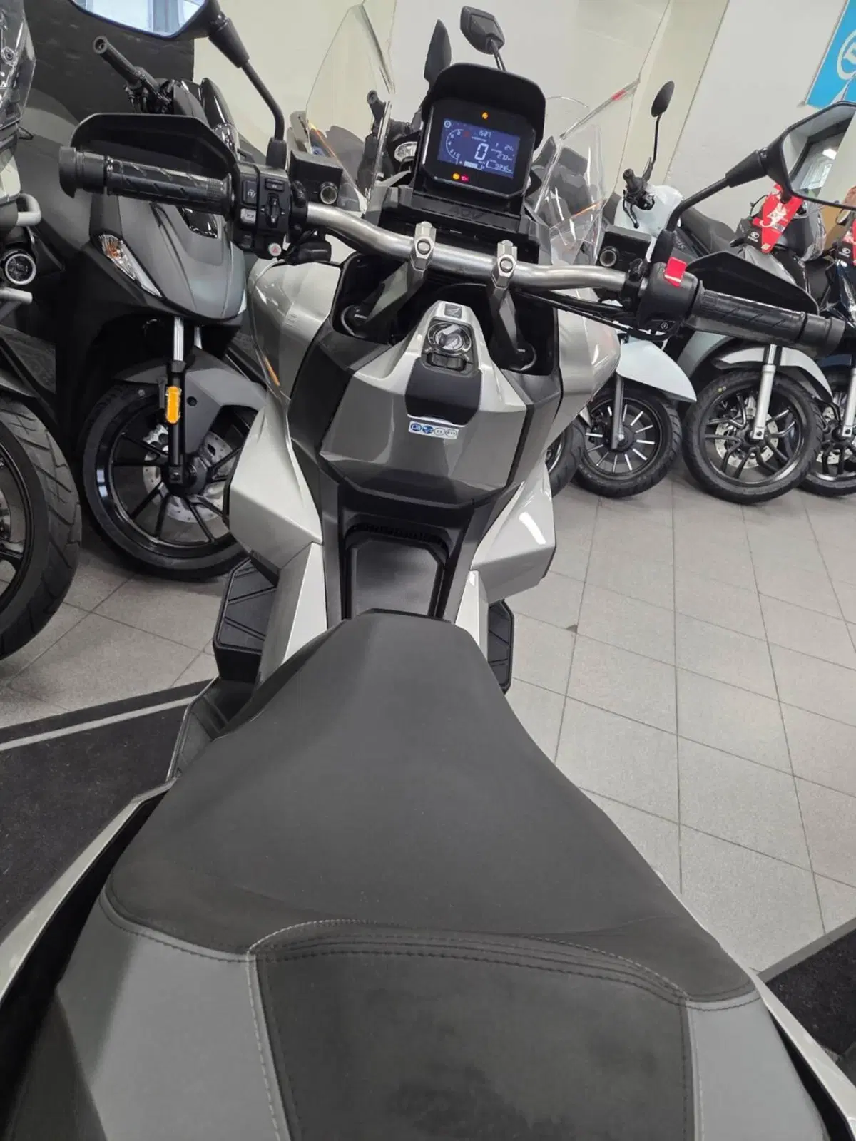 Honda ADV 350 (2022 - 24) (8)