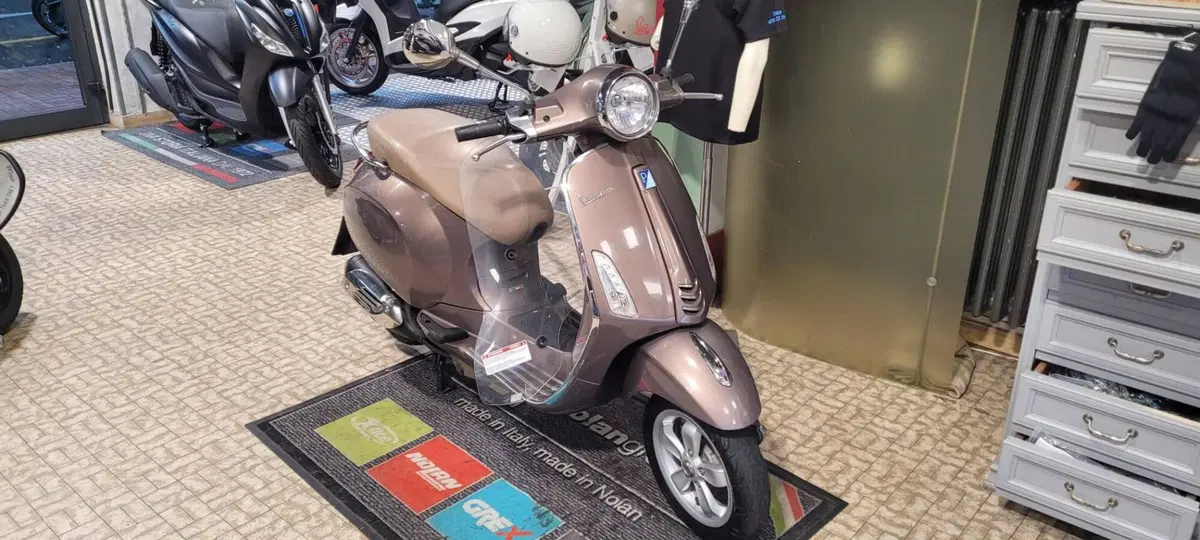 Vespa Primavera 150 3V ie (2014 - 16) (2)