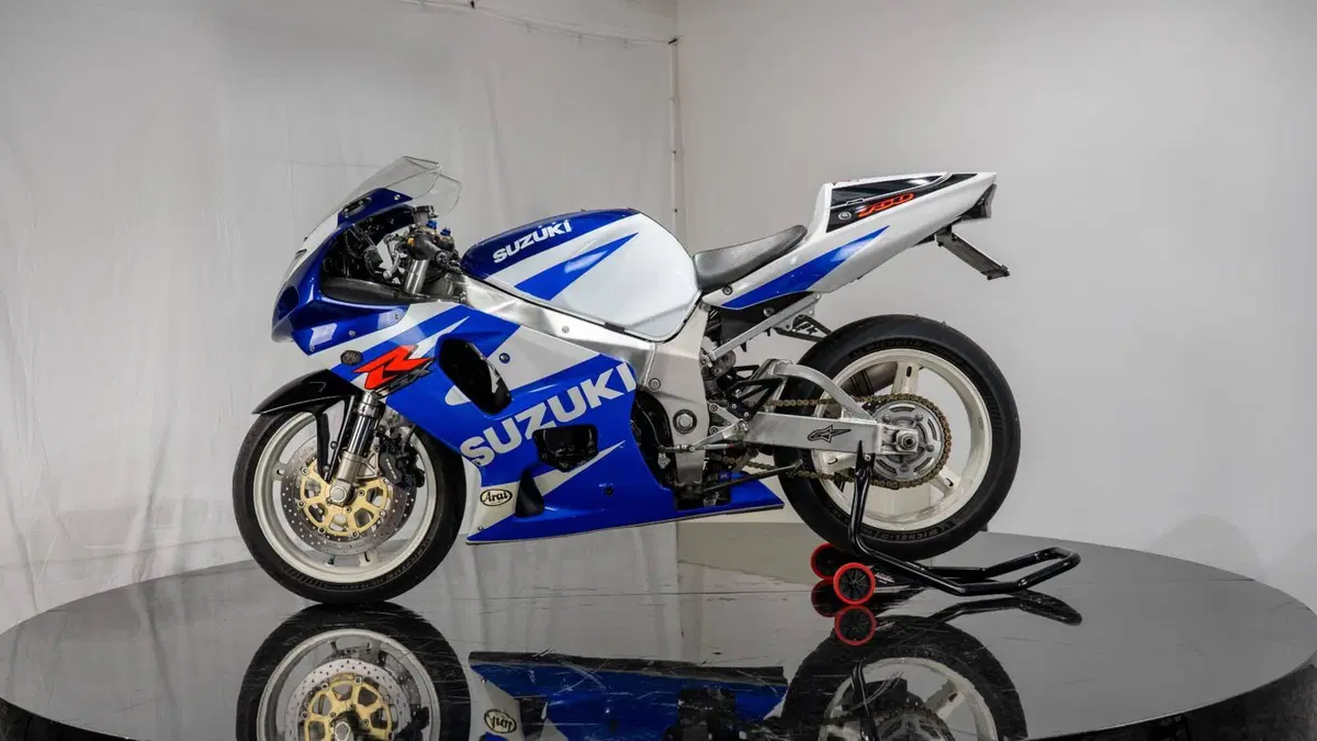 Suzuki GSX-R 750 K1 (2)
