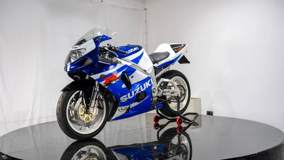 Suzuki GSX-R 750 K1 (3)