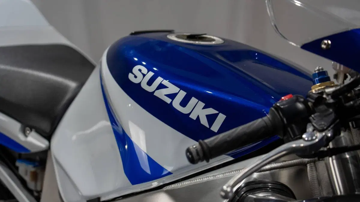 Suzuki GSX-R 750 K1 (11)