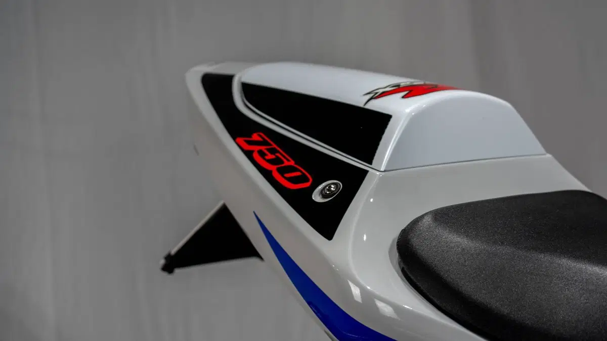 Suzuki GSX-R 750 K1 (12)