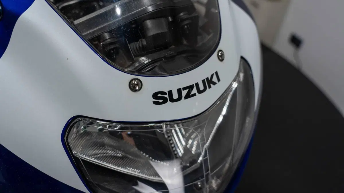 Suzuki GSX-R 750 K1 (19)