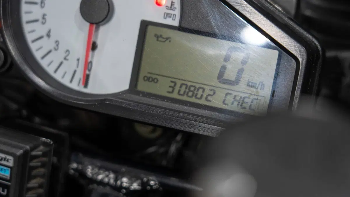 Suzuki GSX-R 750 K1 (20)