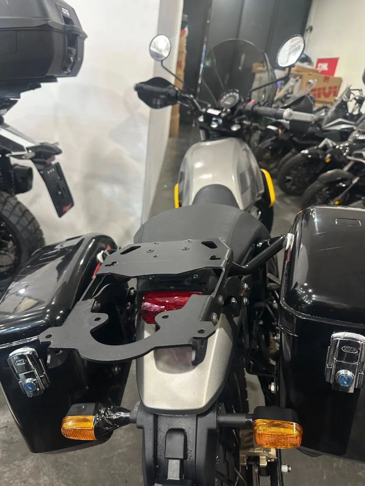 Royal Enfield Himalayan 411 (2021 - 24) (2)