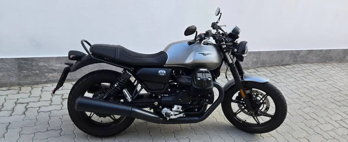 Moto Guzzi V7 Stone (2021 - 24) (2)