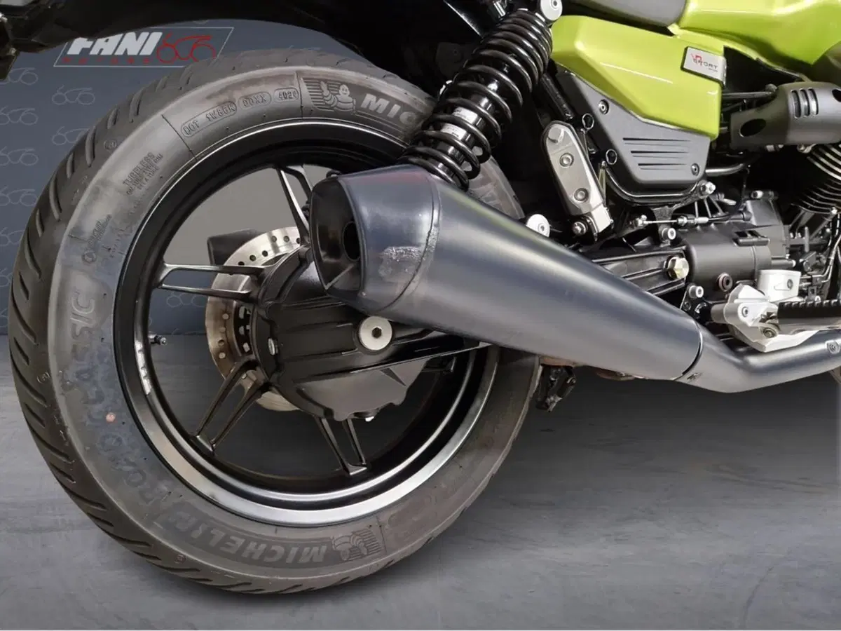 Moto Guzzi V7 Sport (2025 - 26) (5)