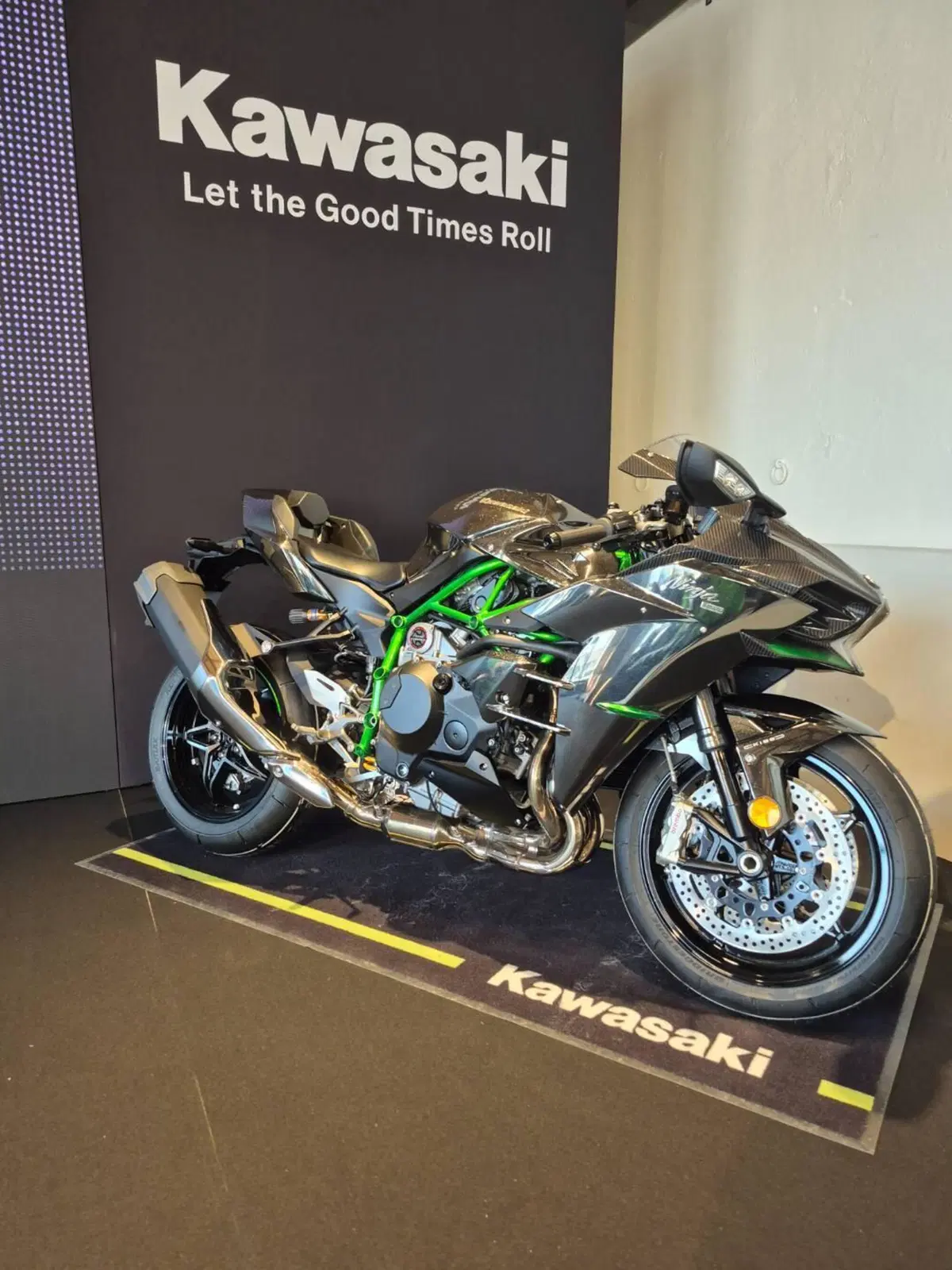 Kawasaki Ninja H2 Carbon (2027) (6)