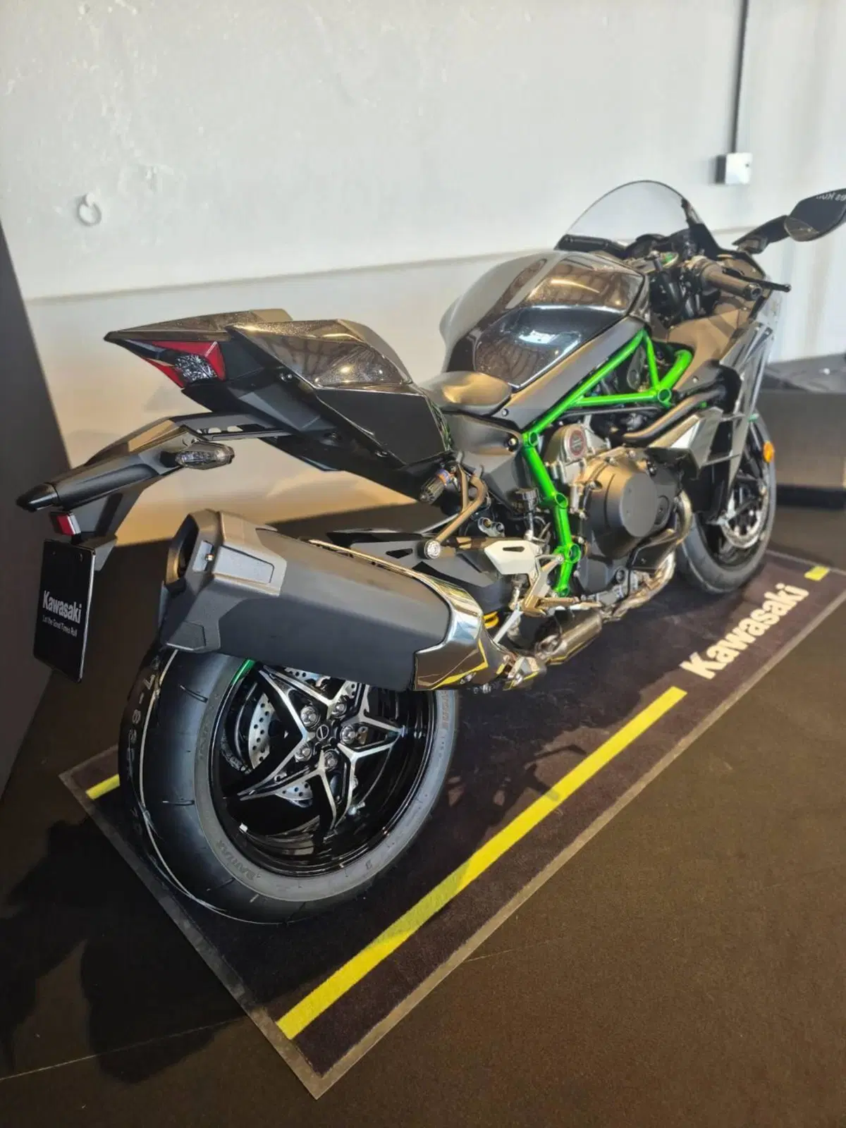 Kawasaki Ninja H2 Carbon (2027) (8)