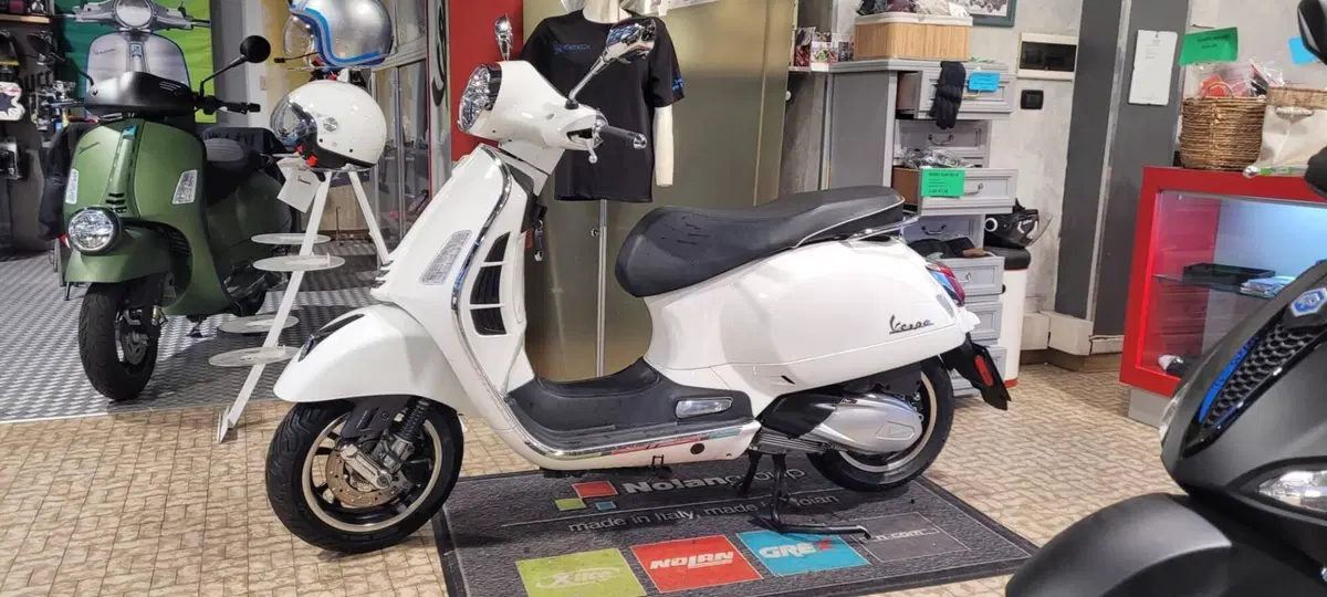 Vespa GTS 300 Super (2023 - 24) (3)