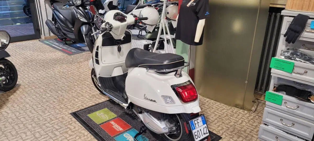 Vespa GTS 300 Super (2023 - 24) (4)