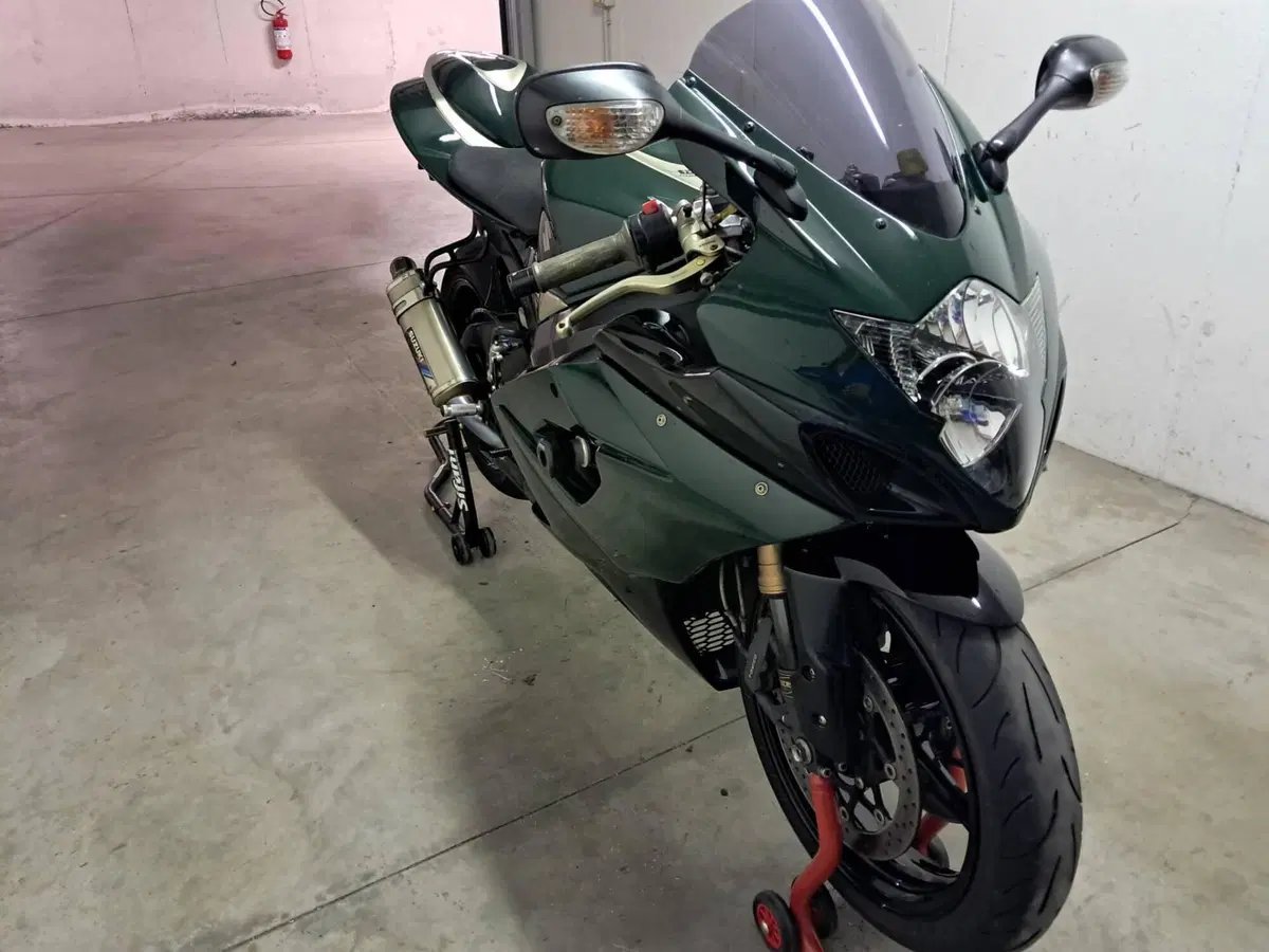 Suzuki GSX-R1000 (2005 - 06) (4)