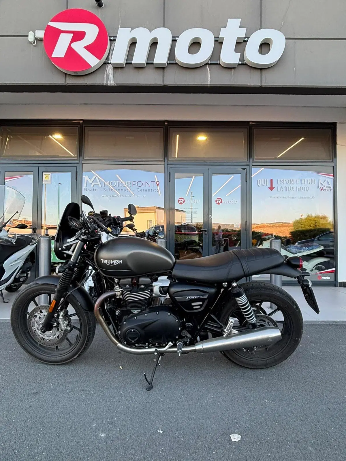 Triumph Street Twin 900 (2021 - 22) (2)