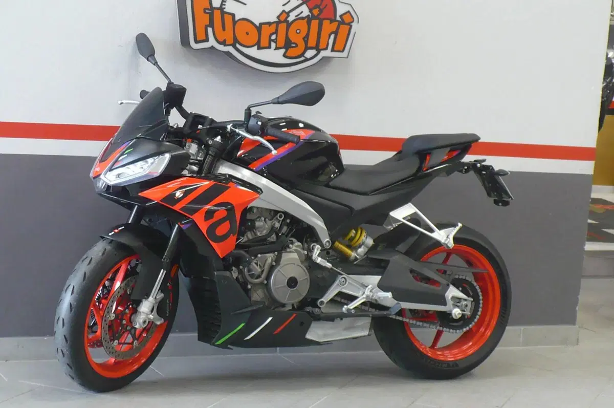 Aprilia Tuono 660 Factory (2022 - 24) (2)