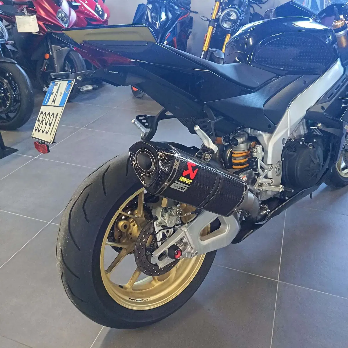 Aprilia RSV4 1100 Factory (2021 - 24) (4)