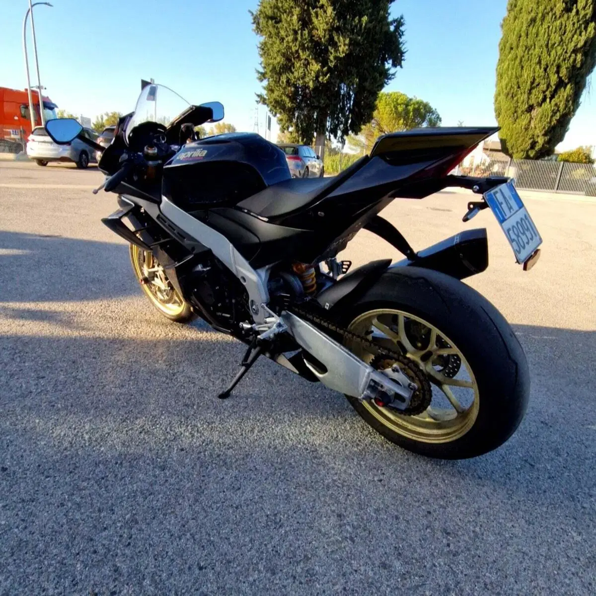 Aprilia RSV4 1100 Factory (2021 - 24) (2)