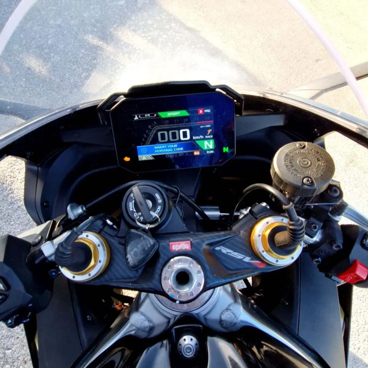 Aprilia RSV4 1100 Factory (2021 - 24) (5)