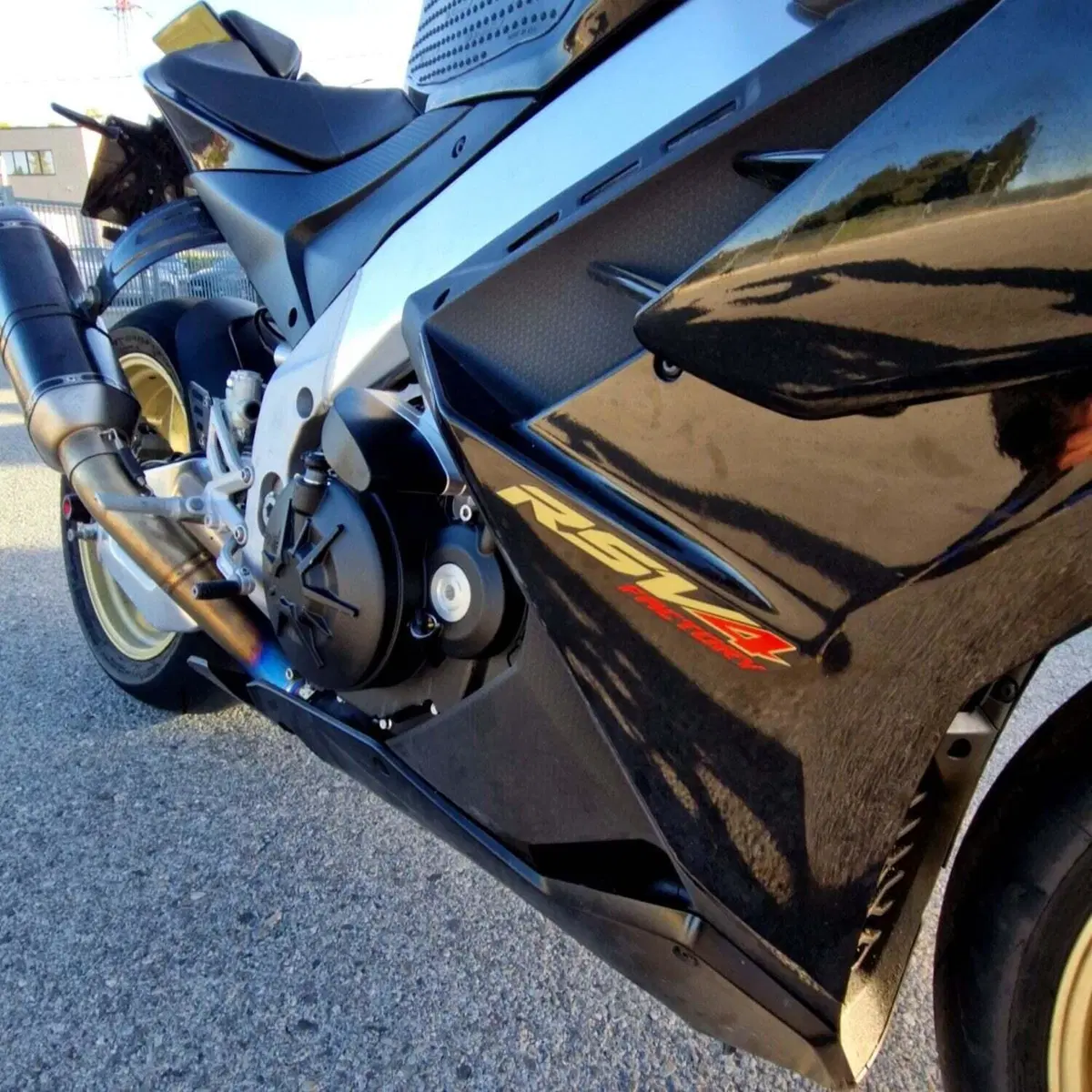 Aprilia RSV4 1100 Factory (2021 - 24) (7)
