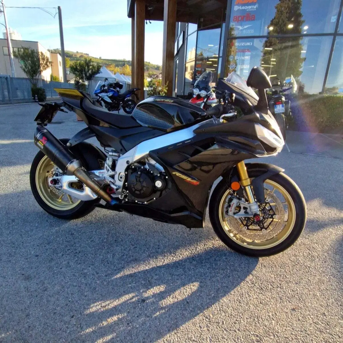 Aprilia RSV4 1100 Factory (2021 - 24) (9)